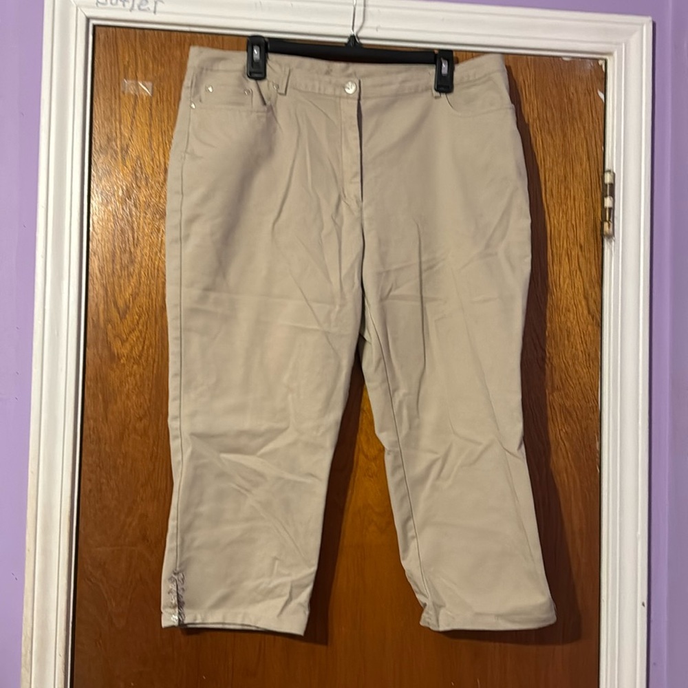 Ruby Road khaki capris size 16